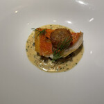 フランス料理 ル・クール - 金目鯛のポワレ。カリカリの金目鯛に里芋と蓮根のギャレットが乗っている。デュグレレソースが美味い。