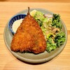 博多食堂 いっかく - 料理写真:長崎県松浦直送鯵フライ1枚638円、サラダのカリーノケールはしっかり硬め。手作り風なドレッシングはほのかな甘さと程良い酸味。