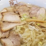 喜多方ラーメン 坂内 - 麺の表情など。