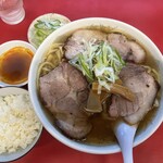 Ippinkou - チャーシューメン（大）、半ライス、ネギ増し(別皿)、餃子用のタレ