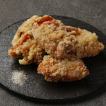 Deep fried domestic chicken with Suikyoutei's original Japanese pepper powder