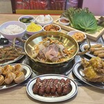 韓国料理 食べ飲み放題 肉ポチャ - 