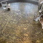 スパイス・ツリー - アンティーク物の銅？でできたオシャレなテーブル