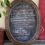 スパイス・ツリー - アンティーク物の黒板に書かれたメニュー