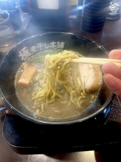 Goku Niboshi Hompo - 太縮れ麺