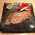 Kokori - 静岡のブランド豚”ルイビ豚”。富士山の溶岩石でじっくり焼き上げました。肉の旨味を是非味わってください。