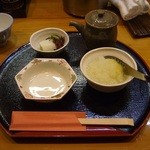 天丼のつゆ。大根おろしがたっぷり。