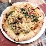 Pizzeria Grande Babbo - れんこんの和風　きのこのジェノベーゼ　ハーフ&ハーフ
