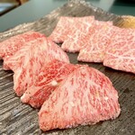 焼肉井とう - ④黒毛和牛ロース ⑤黒毛和牛切り落としカルビ