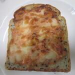 ブーランジェリー メゾン ユキ - 黒ごま食パンです