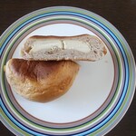 リトルマーメイド - クリームチーズとクルミのパン（断面）
