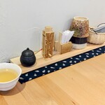 江戸そば マルノ - 内観 卓上 蕎麦茶