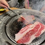 Koshitsu Yakiniku Takumi - 薄切り和牛卵黄すき焼き