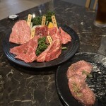 炭火焼肉 楽牛園 - 