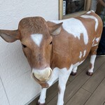 Kase Bokujou - 本物のガンジー牛、、に見えるけど、置物