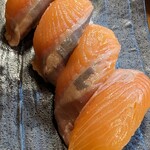 Sushi Izakaya Yataizushi - サーモン握り