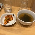 Saikabou - 付け合わせのキムチとスープ