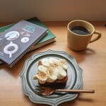 CHIHYE COFFEE - ◆キャロットケーキ（税込700円） ◆ドリップ・ブレンド（税込700円）