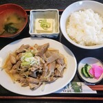 本宮庵 - 料理写真:もつ煮込み定食　913円