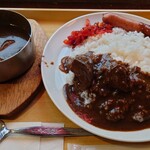 ガンジー - 牛スネカレー 1,390円　フランクフルト 200円