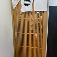 すき焼きと牛まぶし ももしき - 格子戸
