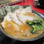 豚骨醤油ラーメン 王道家 - チャーシューメン