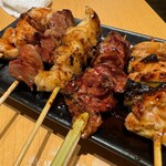 渋谷っ子居酒屋とととりとん - 焼き鳥おまかせ5本盛り