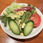 Suteki Guramu - セットのサラダ