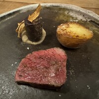 セミーナ - 神楽牛のステーキ、３時間コンフィしたごぼう、雪の下で熟成させたキタアカリ