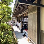 Akafuku - 五十鈴川に面した本店座敷縁側