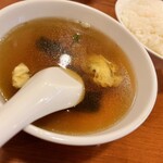 Howaito Gyouza - セットの、ワカメと玉子のスープ
                      ご飯が山盛りで、ビックリ‼️でした！