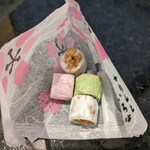 麻布かりんと - 料理写真:袋のデザイン毎に中身が違いました
