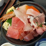 魚市場食堂 - マグロ、カンパチ、タイ、ビンチョウ等…たっぷり