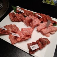 焼肉専科 肉の切り方 日本橋本店 - 