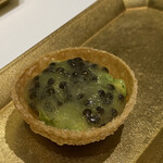 Takumi - キャビアのジュレ寄せ 完熟アボカドとライムのタルト