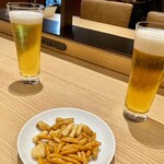 Sakura Lounge - 生ビール、柿の種、あられ