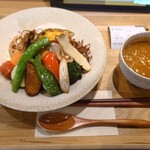 Spice and Vegetable 夢民 - 20種類の野菜カレー