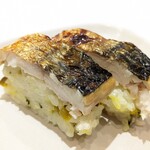 Nagarezushi Sandaime Otowa - 焼き鯖高菜押し寿司 231円