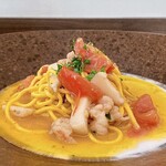 ヴィア トスカネッラ - 〈自家製手打ちパスタ1〉
            ◇ 赤海老とイカのタリオリーニ