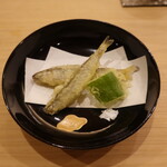 すし処 睦月 - 稚鮎と万願寺唐辛子の天ぷら