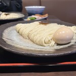 食煅 もみじ - 麺(横から)