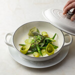 クレソン リバーサイド ストーリー 旧軽井沢 - メイン料理と共に、旬野菜のエチュベ