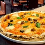PIZZA (C) :自制意式香腸和橄欖番茄披薩