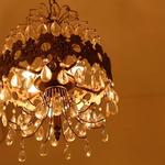 江坂イタリアン ラッポルティ - シャンデリアに照らされてカジュアルリッチなひと時を…