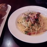 aux nom de repas jouir - シェアランチのパンとパスタ　パスタはクリームカルボナーラを選択しました