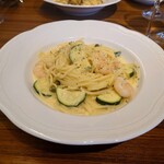 vino italiano zizi cucina - エビとズッキーニのクリームパスタ