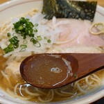 Temmeinashi - 清湯なのに煮干感 満載。ドロ系は苦手も、これは美味い