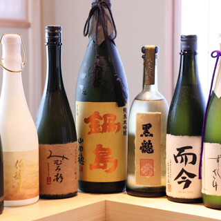 備有講究的日本酒和葡萄酒。享受與料理的完美結合