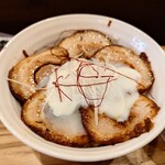 江戸堀 焼豚食堂 - ちゃーしゅー丼(焼豚増し)。