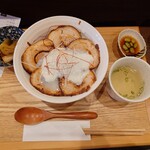 江戸堀 焼豚食堂 - ちゃーしゅー丼セット(焼豚増し)1,100円。